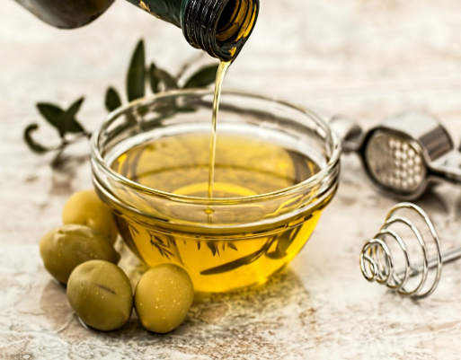 O aceite de oliva, alimento clave na dieta saudable